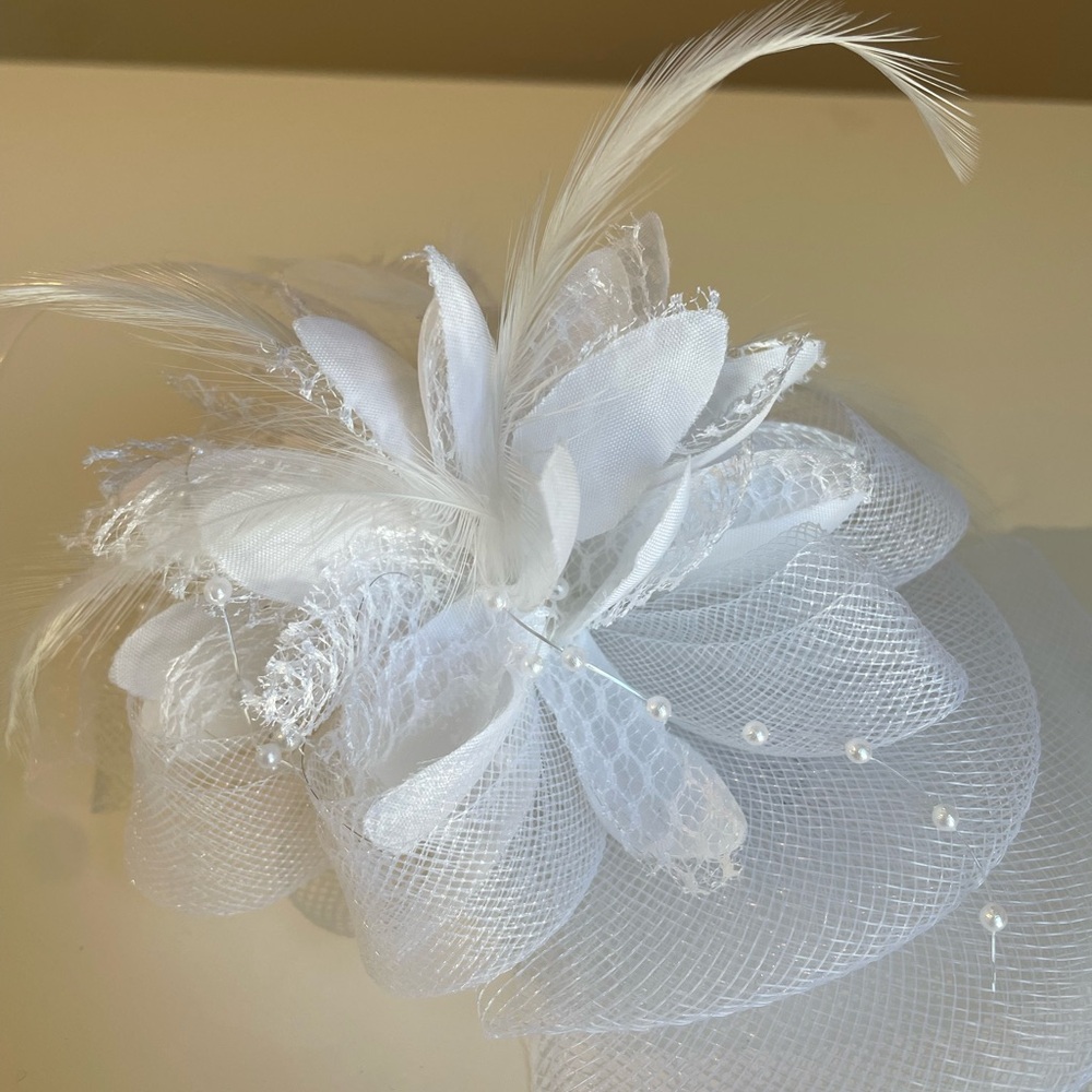 Elegant White Fascinator with Feathers